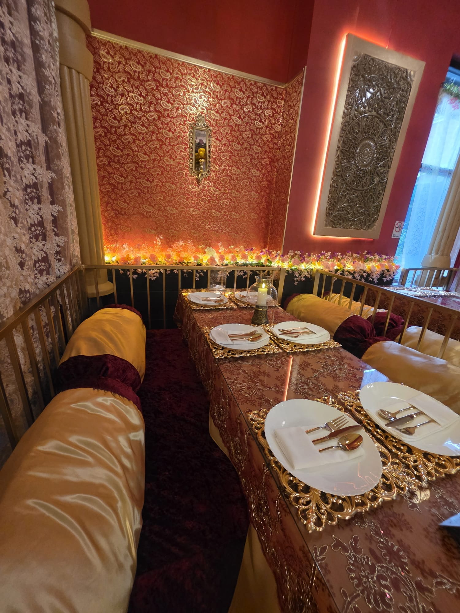 Restaurant atmosphere at Luft's Indian Cuisine